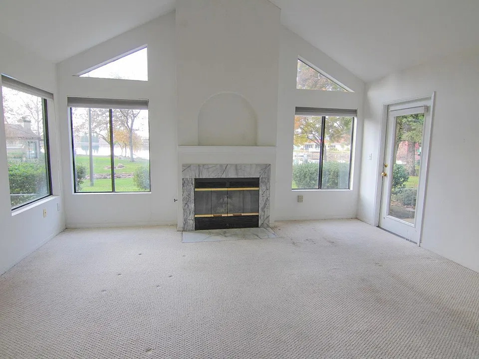 23 Sierra Lakeside Ln