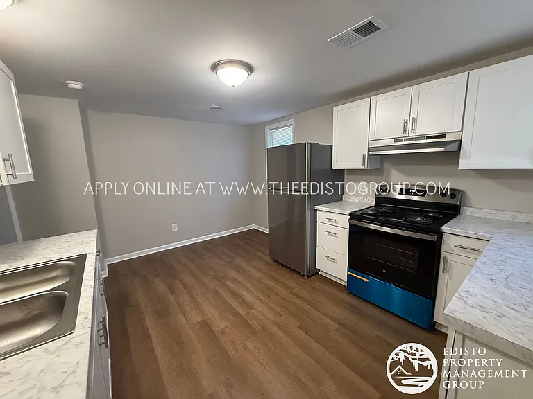 587 Bayne St SE — Photo 8