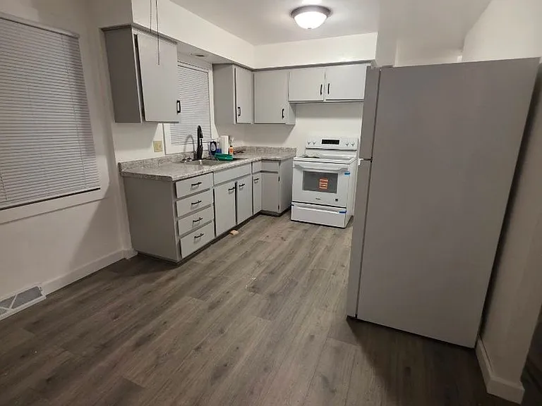 810 Pulley Dr — Photo 2