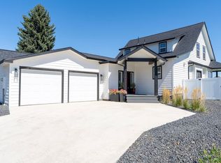 1922 N Donwood Ln, Greenacres, WA 99016