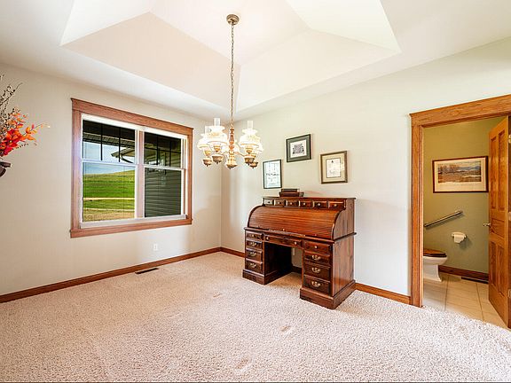 5th image of 22 Pleasant Valley Ln