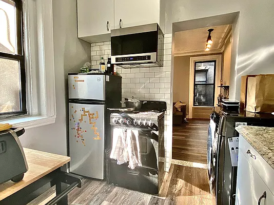 Rented by Bond New York | media 23