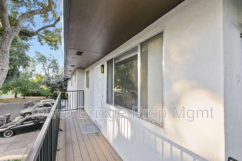 2 bed, 1.0 bath, 819 sqft, $1,825 — Photo 3