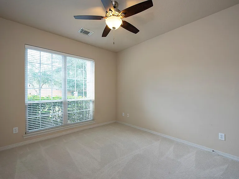 1208 Pisana — Photo 29