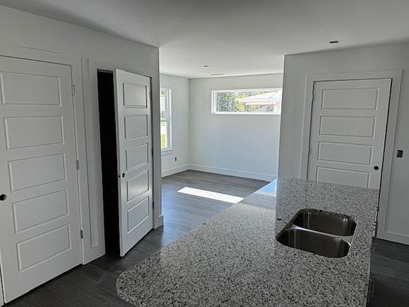 4th image of 3329 Moorewood Dr
