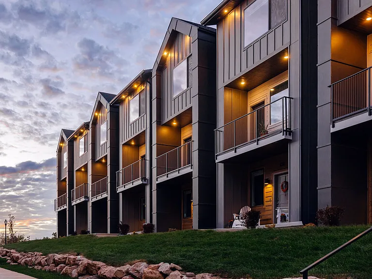 Enduro Townhomes — Photo 18