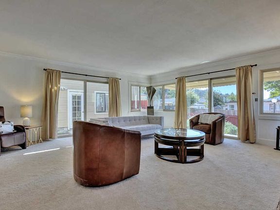 3rd image of 516 Reina Del Mar Ave