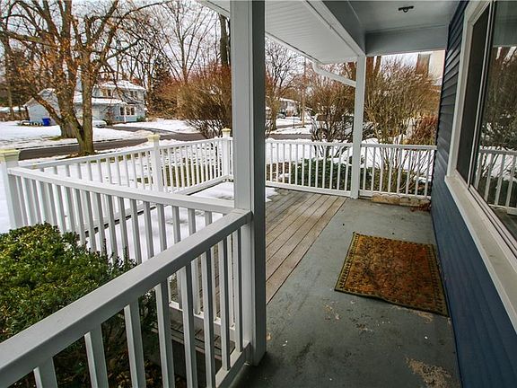 5th image of 34 Meadowview Dr