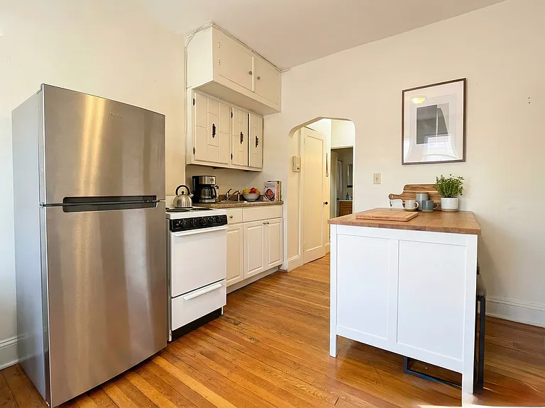 70 Strathmore Rd #12A — Photo 5
