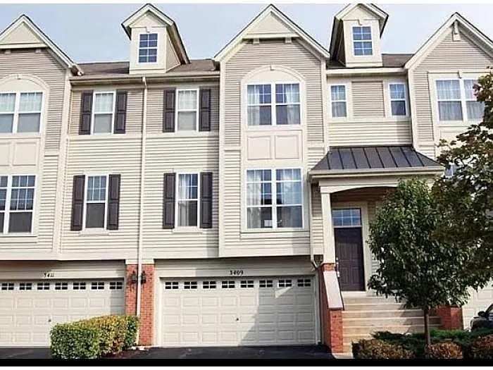 Front of town home - 3409 Kentshire Cir