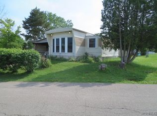 2 Vibernum Dr, Hamburg, NY