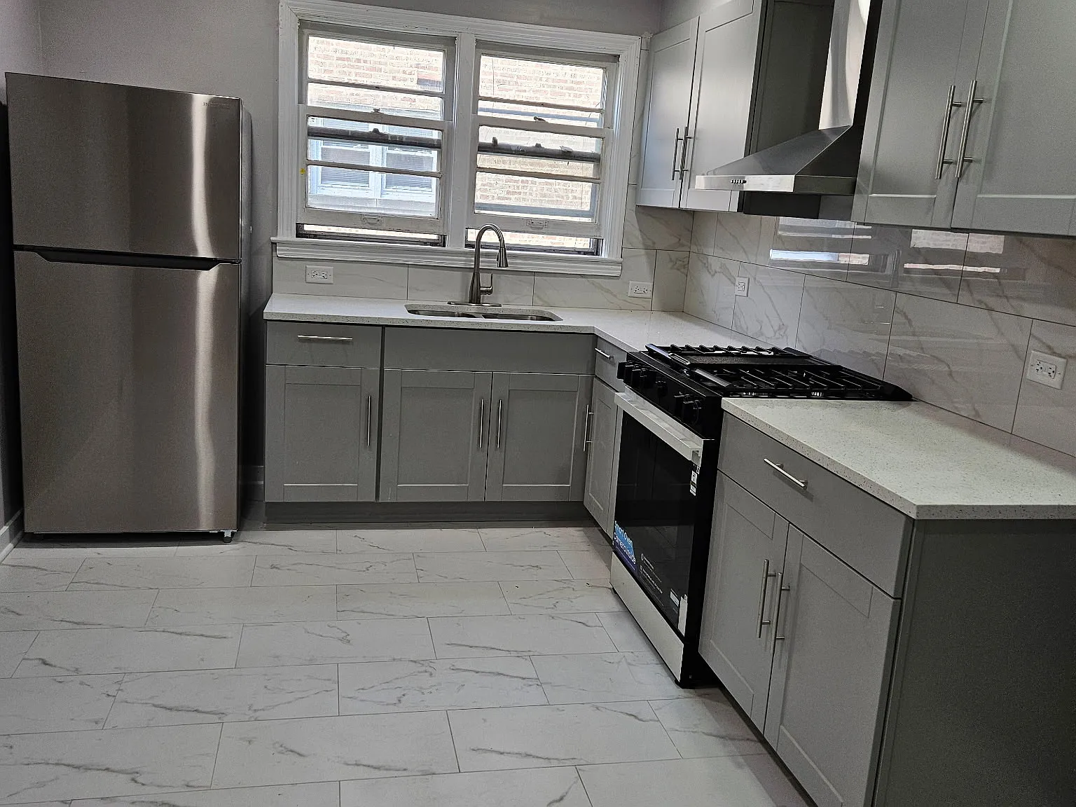 2 bed, 1000 sqft, $2,200 — Photo 1