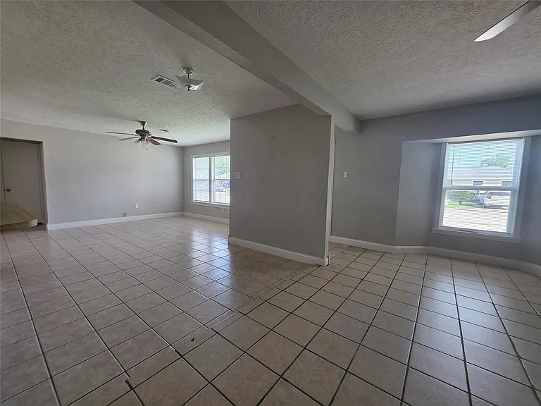 705 N Circle Dr — Photo 10