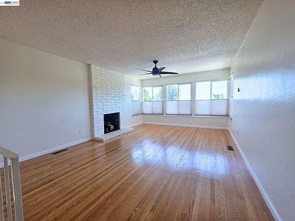 5th image of 2873 Oxford Ave