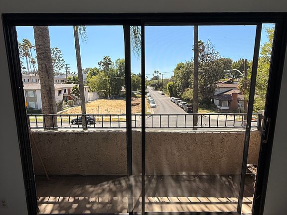 5th image of 4434 Fulton Ave APT 202