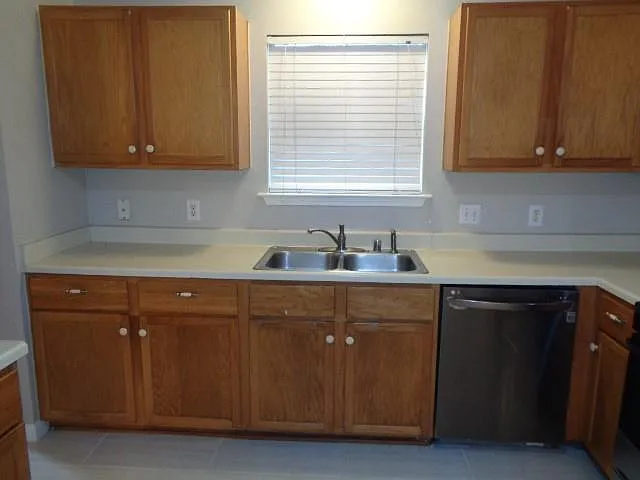 810 Oak West Dr — Photo 8