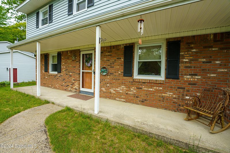 4th image of 35 Brookline Drive