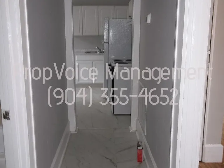 221 W 9th St — Photo 21