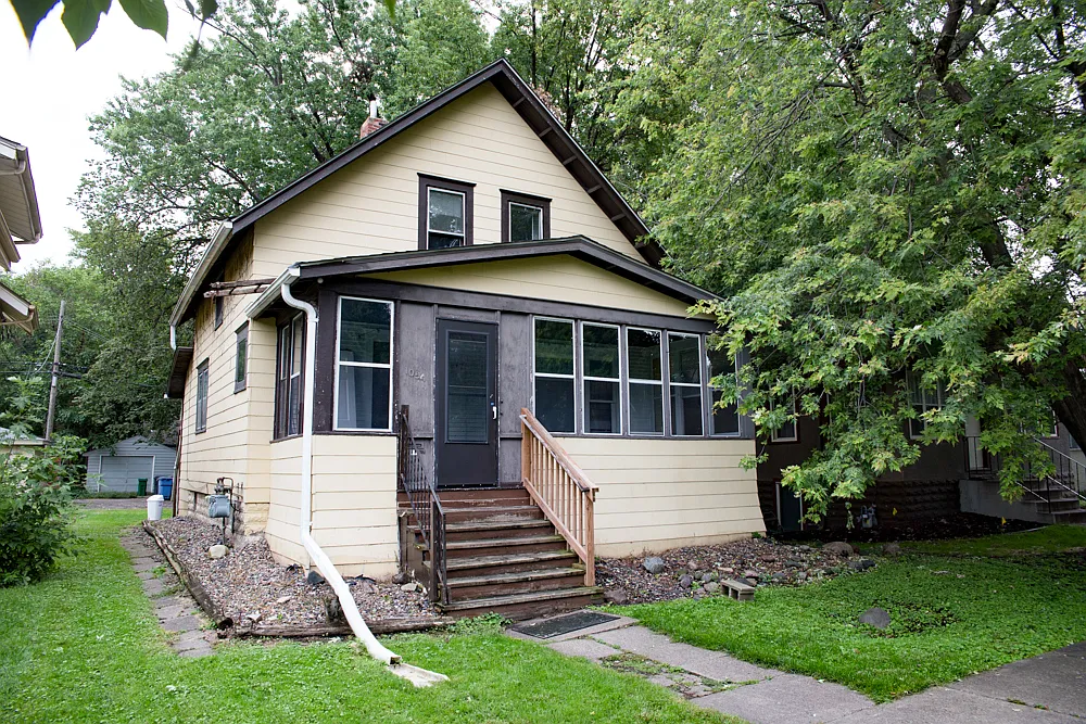 5 bed, $2,500 — Photo 1