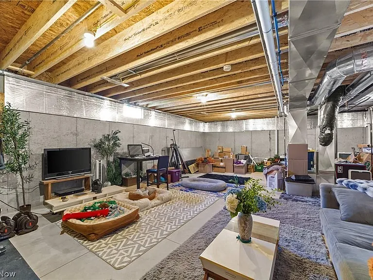 11813 Wade Park Ave — Photo 29