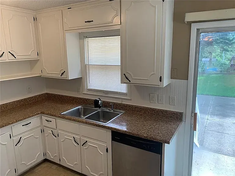 4 bed, 1702 sqft, $2,100 — Photo 3