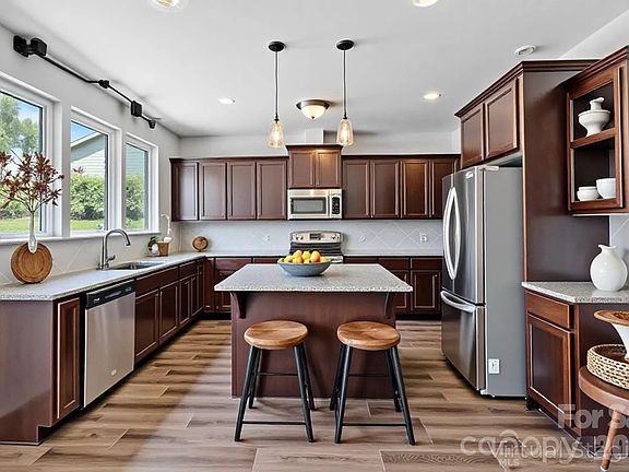2nd image of 7129 Dove Field Ln