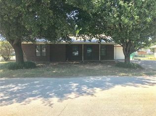110 Hobson St, Nocona, TX 76255