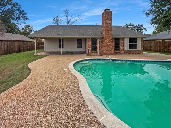 1209 Stonelake Dr, Cleburne, TX 76033