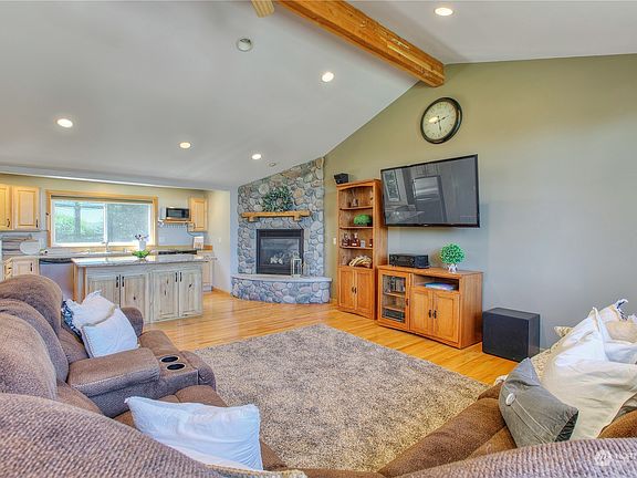 4th image of 26421 Cambridge Drive