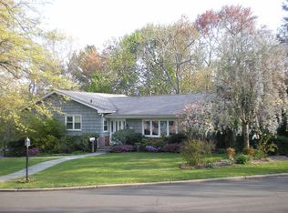 6 Thomas Ln, Scarsdale, NY 10583