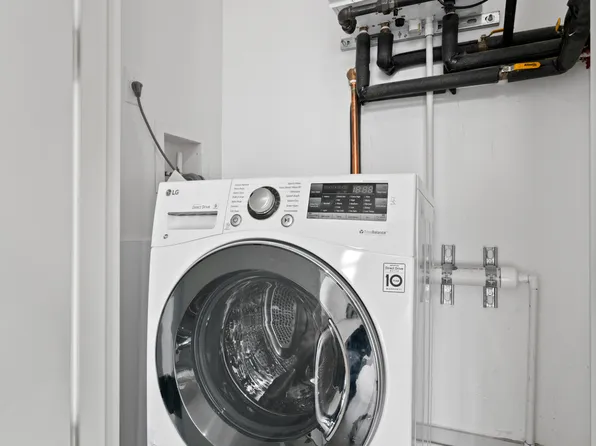 50-11 Queens Boulevard image 7 of 24