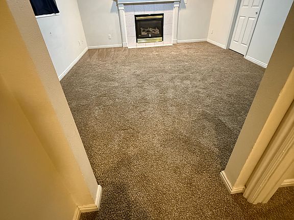 Master bedroom (est. 550 sq ft)
