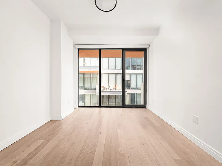 255 Lorimer St #512 — Photo 3
