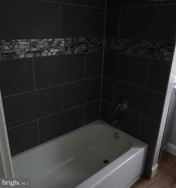 6 bed, 3.0 bath, 1744 sqft, $2,700 — Photo 4