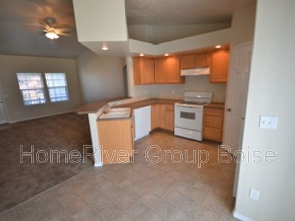 4th image of 20615 Sanford Ave