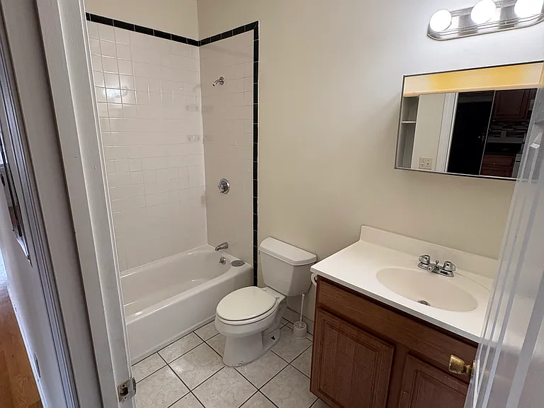 426 N Main St #1R — Photo 6