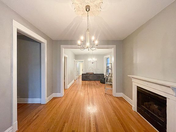 3rd image of 2725 N Whipple St #1