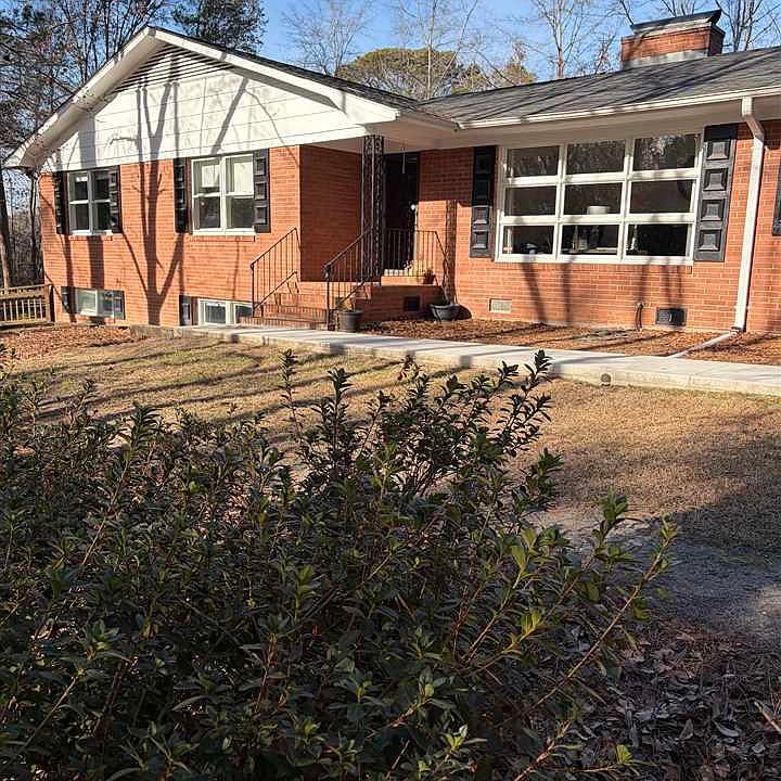 1st image of 304 Sliding Hill Rd