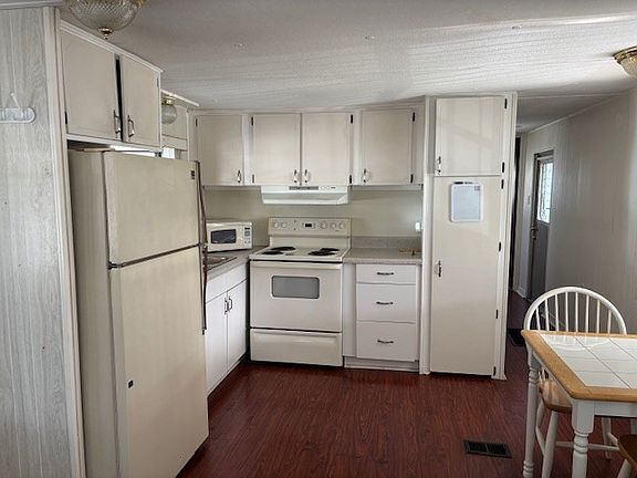 4th image of 3223 North Lockwood Ridge Road #126