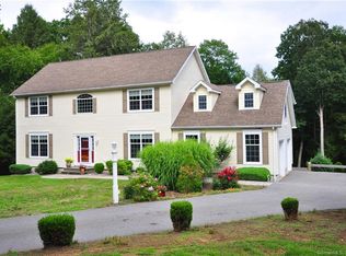 3 Sloan St, New Hartford, CT 06057