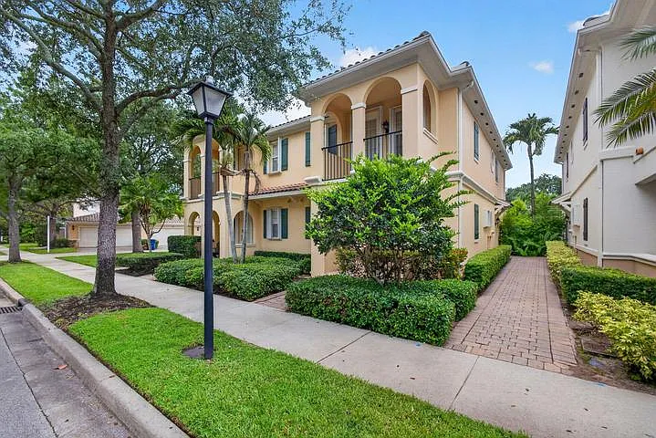 4 bed, 1830 sqft, $4,000 — Photo 2