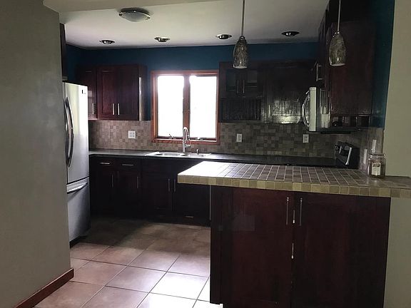 4th image of 23950 1st St