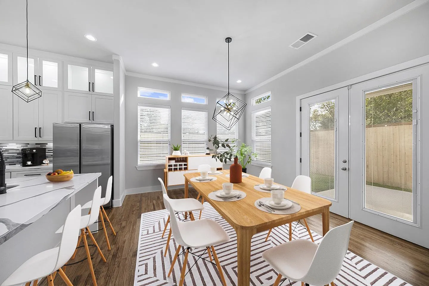 New West Dallas home with rooftop balcony near Trinity Groves — Photo 4