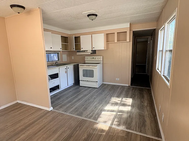 3530 S Pine Ave #16 — Photo 3