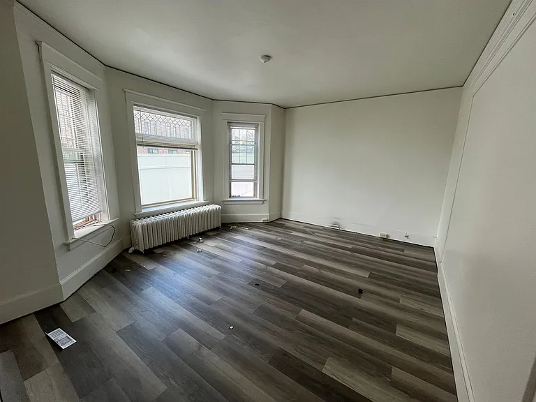 110-114 N 6th Ave E — Photo 11
