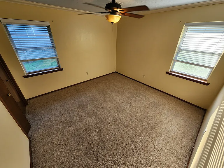 329 S Morrison Dr — Photo 12