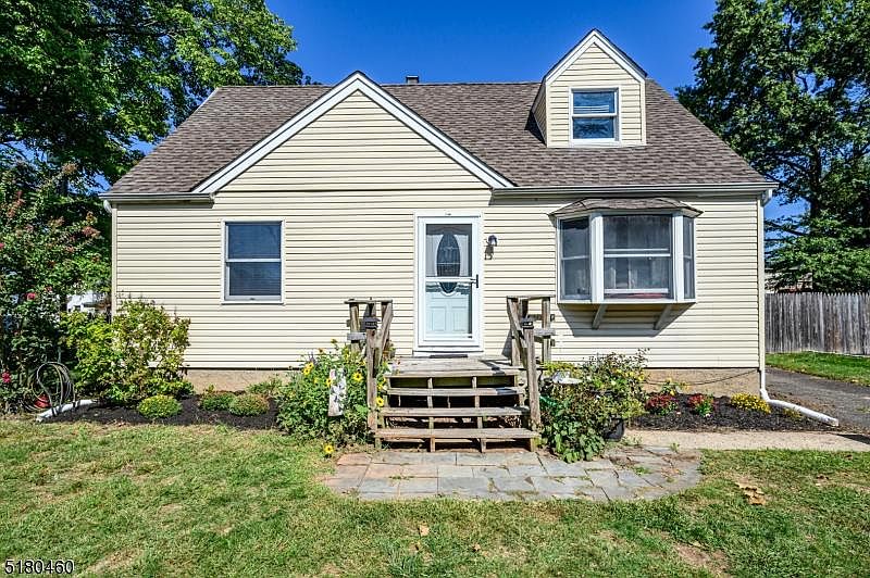 1st image of 1748 Rosewood Dr