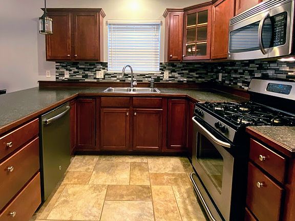 3rd image of 1013 Wartburg Dr