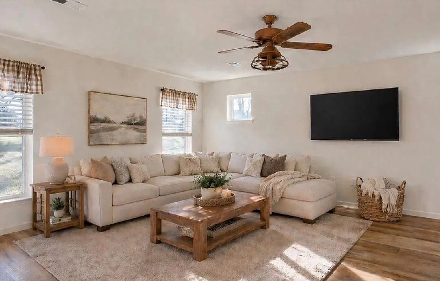 3 bedroom 2.5 bathroom Spacious Townhome For Rent - $2,325/Month + utilities — Photo 2