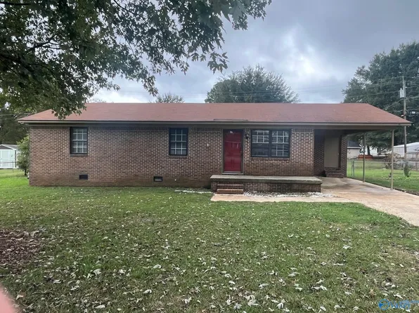 726 Larkwood Cir SW, Hartselle, AL 35640